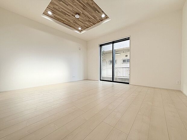 家族が一番集まる場所だから広々としつつも素敵な空間であって欲しい。みんながくつろぐリビングからキッチンまでが一つの空間のように繋がる間取り。 