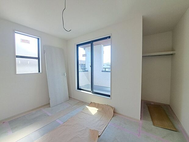 各所に効率的に配置された収納スペースがあり、日常のモノをすっきりと収納できます。