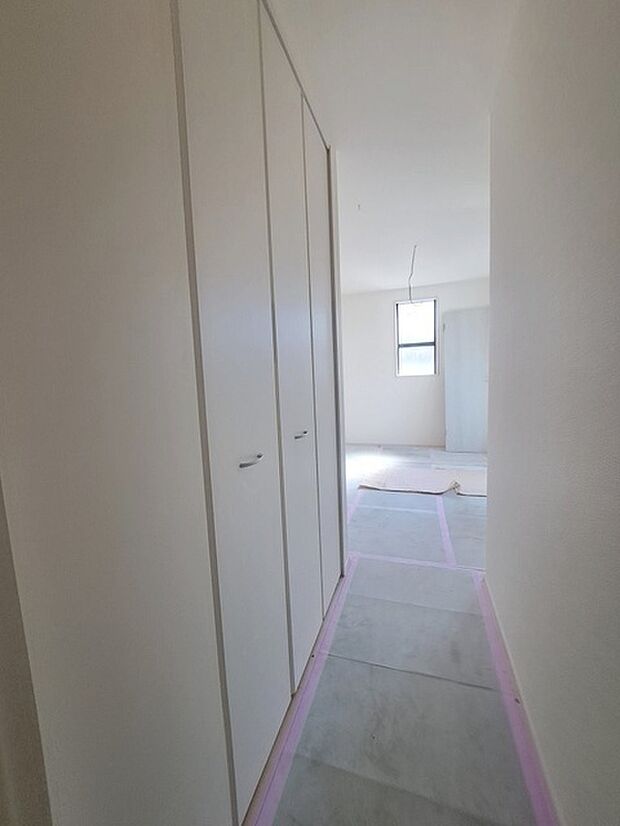 各お部屋に収納が設置されています。