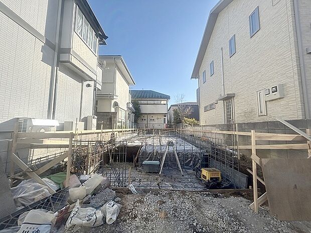 現在建物を建築中です、建築中の物件については現地確認の他、同施工会社の完成施工例のご案内、担当者のプレゼンテーションにてご検討ください。適切なご検討の方法をご説明させて頂きます。 