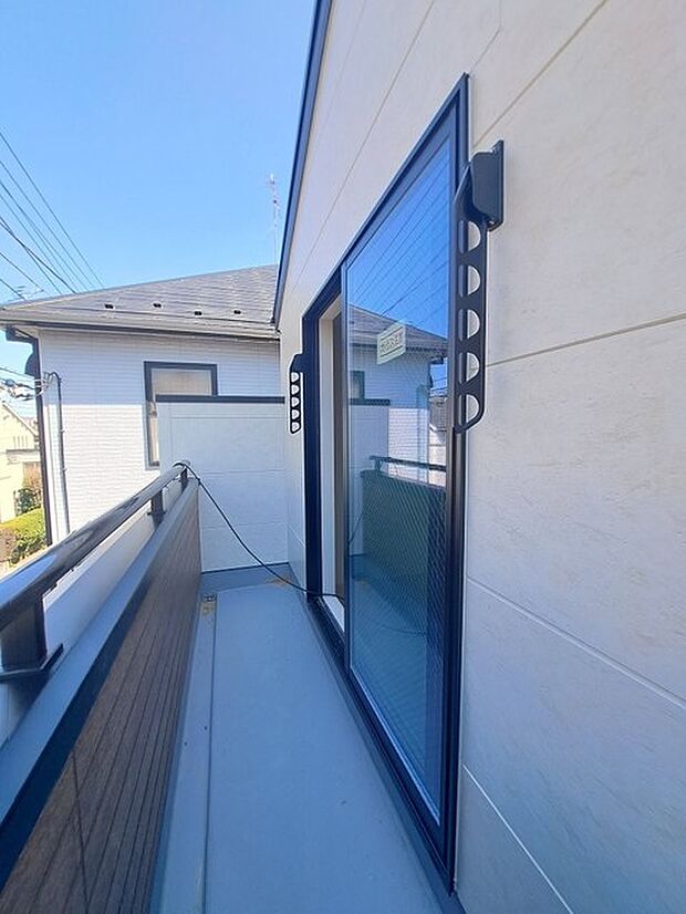 日々の忙しさやストレスから離れ、バルコニーで静かに深呼吸、心が穏やかになります。