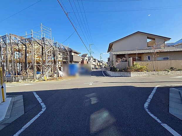 周辺は住宅が建ち並ぶ閑静な住宅街です。