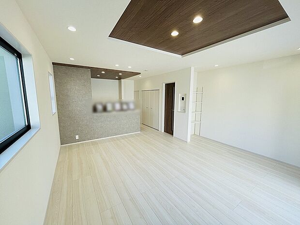 家族が一番集まる場所だから広々としつつも素敵な空間であって欲しい。みんながくつろぐリビングからキッチンまでが一つの空間のように繋がる間取り。