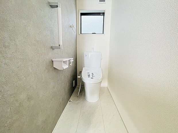 トイレにはウォシュレット機能を標準装備。 