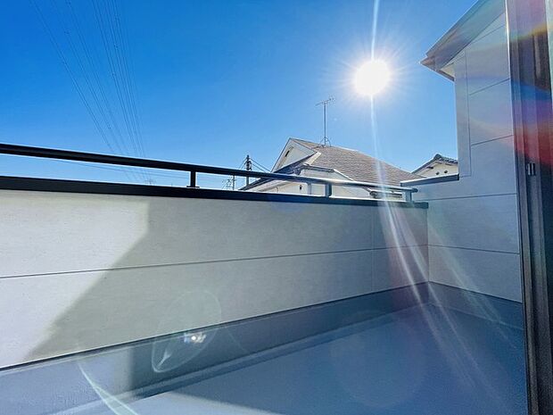 季節の変化や天気の良い日には、バルコニーでの時間が心地よく、気分をリフレッシュさせることができます。