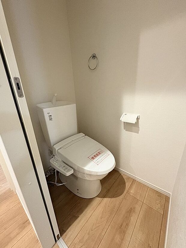 トイレにはウォシュレット機能を標準装備。 
