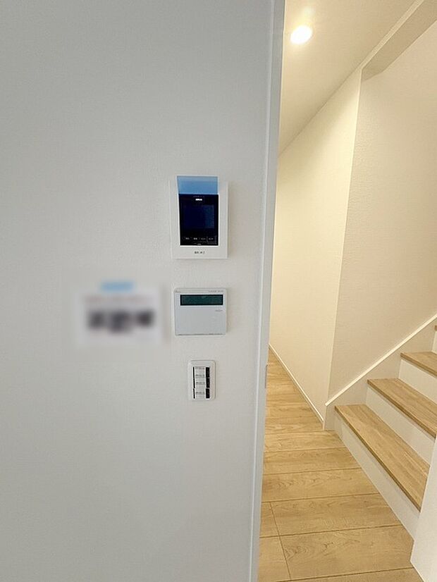 実際に室内をご見学頂くと生活のイメージが広がると思います。家具を置いたイメージや窓からの景色など。周辺で販売に出している物件も一緒にまとめてご見学頂き、比較する事もできます。