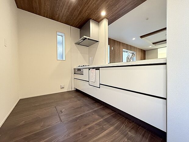 毎日の家事をサポートしてくれる食洗器も標準に装備。ちょっと嬉しい設備です