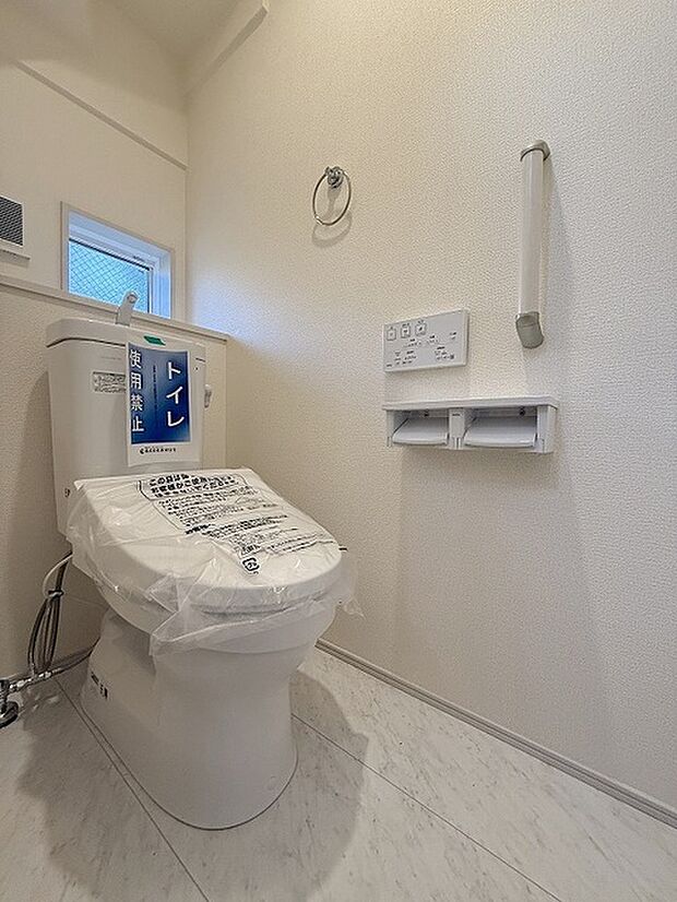 トイレにはウォシュレット機能を標準装備。 