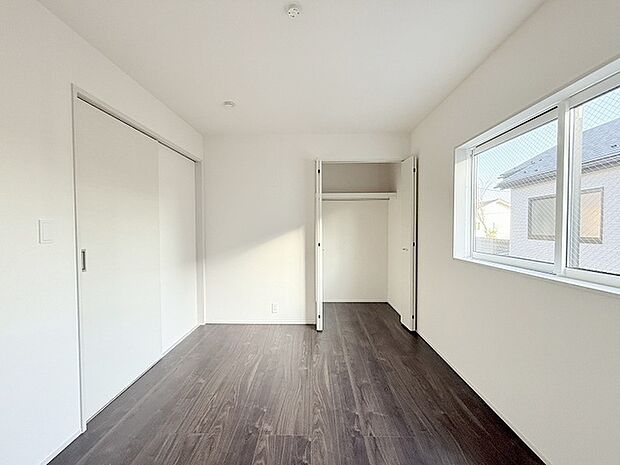 豊富な収納スペースもこの物件の特長の一つ。各所に収納が完備されており、生活をスッキリと整えることができます。 