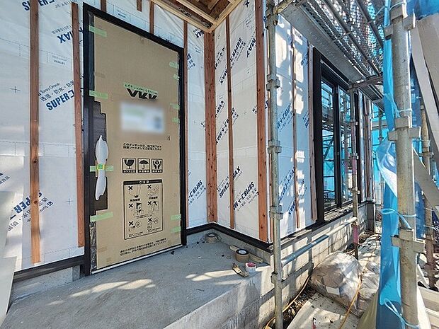 現在建物を建築中です、建築中の物件については現地確認の他、同施工会社の完成施工例のご案内、担当者のプレゼンテーションにてご検討ください。適切なご検討の方法をご説明させて頂きます。