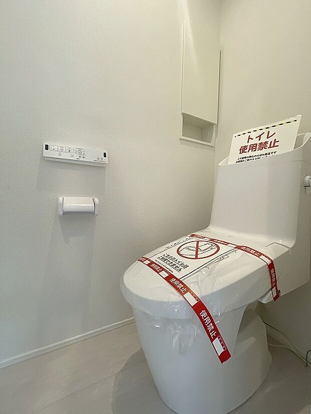 トイレにはウォシュレット機能を標準装備。