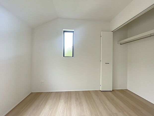 各お部屋に収納が設置されています。