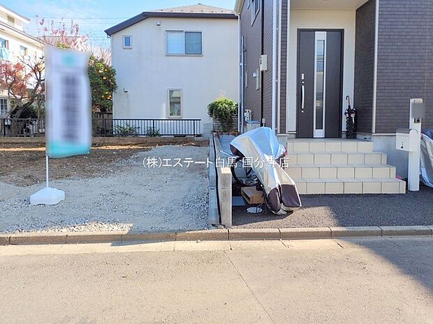 現在建物を建築中です、建築中の物件については現地確認の他、同施工会社の完成施工例のご案内、担当者のプレゼンテーションにてご検討ください。適切なご検討の方法をご説明させて頂きます。 