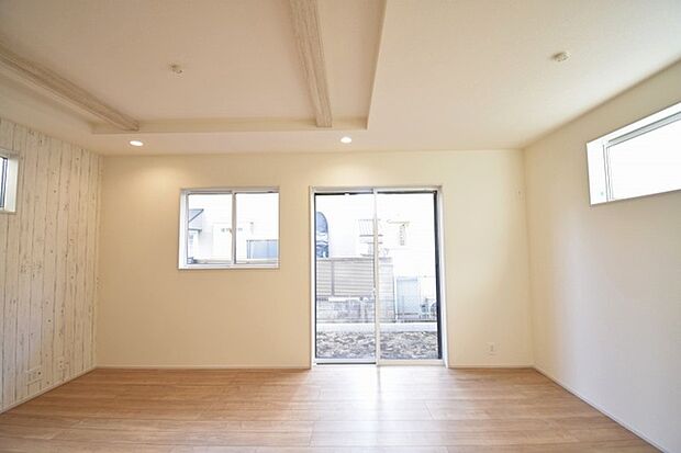家族が一番集まる場所だから広々としつつも素敵な空間であって欲しい。みんながくつろぐリビングからキッチンまでが一つの空間のように繋がる間取り。 