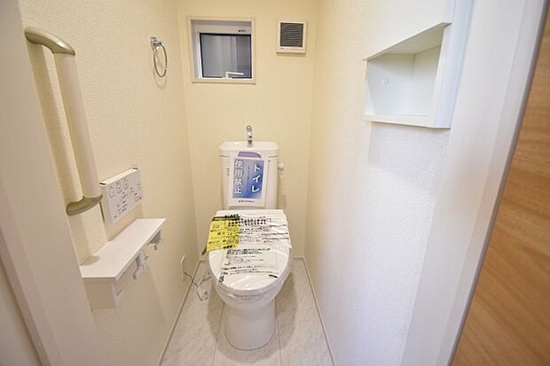 トイレにはウォシュレット機能を標準装備。 