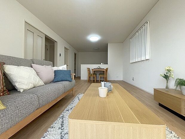 家族みんなが集まるリビング。広さを重視した家族全員が集まれるリビングは、住む上で大事な空間になります。 