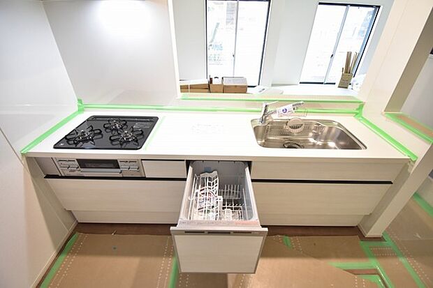 毎日の家事をサポートしてくれる食洗器も標準に装備。ちょっと嬉しい設備です 
