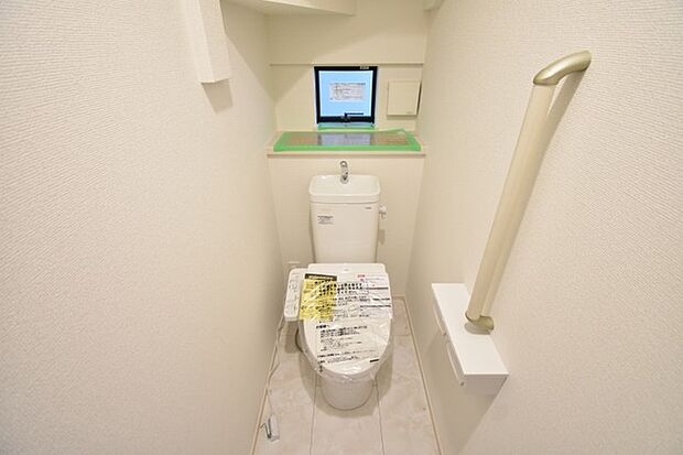 トイレにはウォシュレット機能を標準装備。 