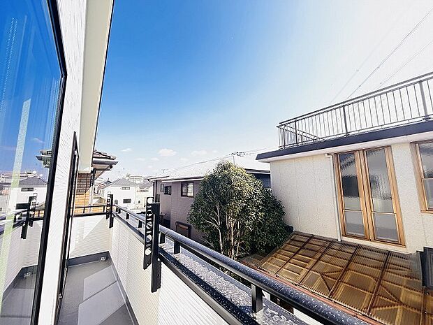 窓からの眺望です。実際に現地で眺望もご確認ください。