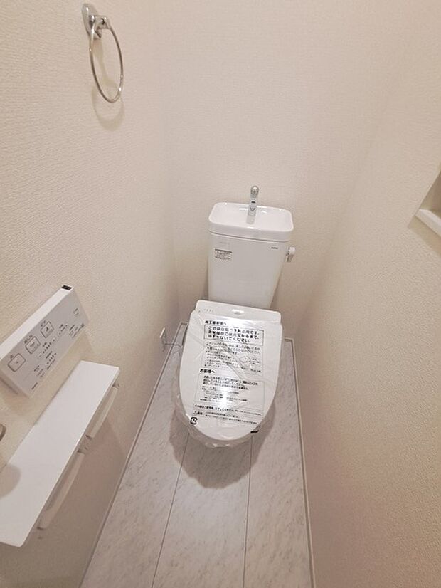 トイレにはウォシュレット機能を標準装備。 