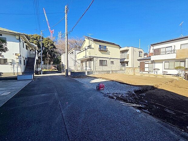 周辺は住宅が建ち並ぶ閑静な住宅街です。 