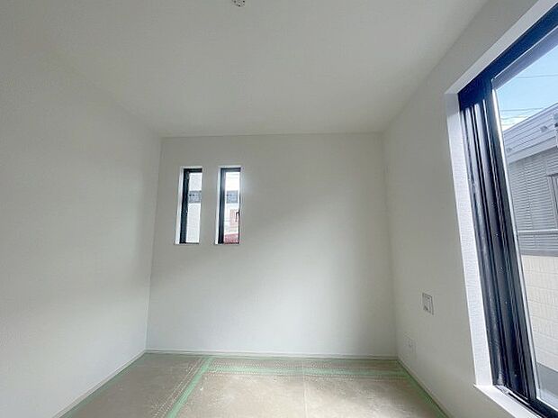 実際に室内をご見学頂くと生活のイメージが広がると思います。家具を置いたイメージや窓からの景色など。周辺で販売に出している物件も一緒にまとめてご見学頂き、比較する事もできます。