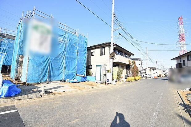 安心して暮らすことのできる住宅街。　住宅地の道路は一般に交通量が少なく車などの騒音が少ないため、住民にとって静かな生活環境が提供されます。 