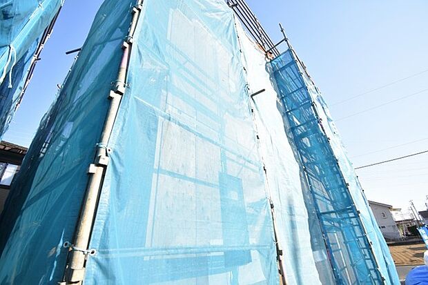 現在建物を建築中です、建築中の物件については現地確認の他、同施工会社の完成施工例のご案内、担当者のプレゼンテーションにてご検討ください。適切なご検討の方法をご説明させて頂きます。