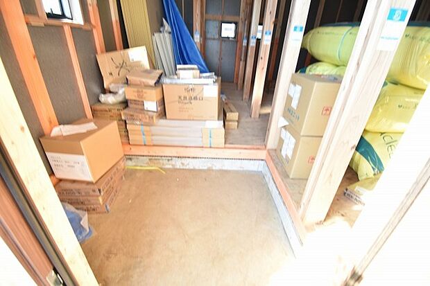 実際に室内をご見学頂くと生活のイメージが広がると思います。家具を置いたイメージや窓からの景色など。周辺で販売に出している物件も一緒にまとめてご見学頂き、比較する事もできます。