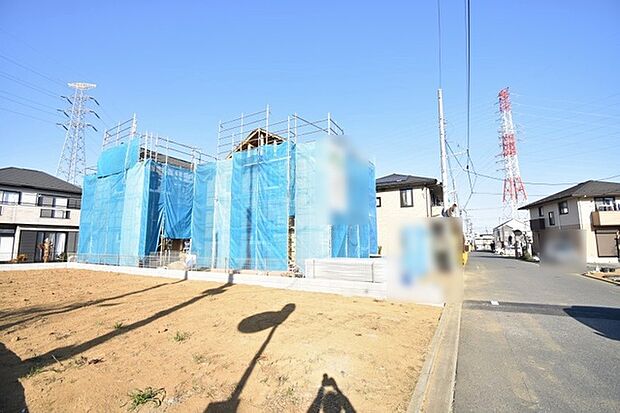 現在建物を建築中です、建築中の物件については現地確認の他、同施工会社の完成施工例のご案内、担当者のプレゼンテーションにてご検討ください。適切なご検討の方法をご説明させて頂きます。