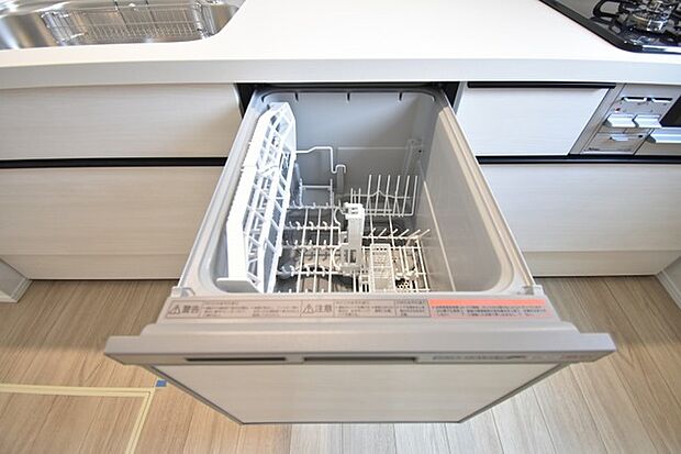 毎日の家事をサポートしてくれる食洗器も標準に装備。ちょっと嬉しい設備です