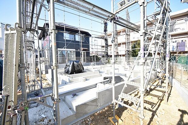 現在建物を建築中です、建築中の物件については現地確認の他、同施工会社の完成施工例のご案内、担当者のプレゼンテーションにてご検討ください。適切なご検討の方法をご説明させて頂きます。 
