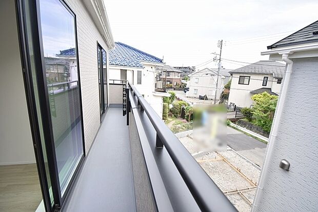 窓からの眺望です。実際に現地で眺望もご確認ください。