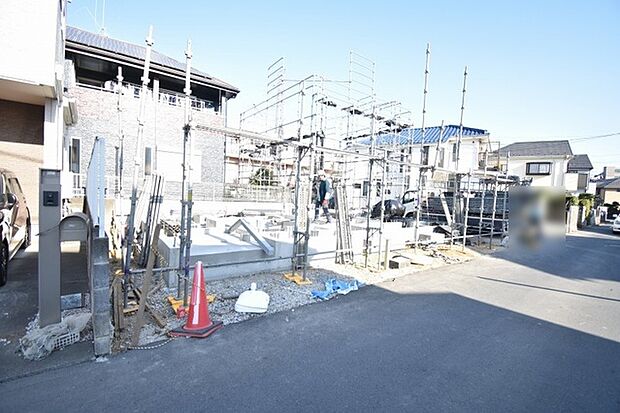 現在建物を建築中です、建築中の物件については現地確認の他、同施工会社の完成施工例のご案内、担当者のプレゼンテーションにてご検討ください。適切なご検討の方法をご説明させて頂きます。 