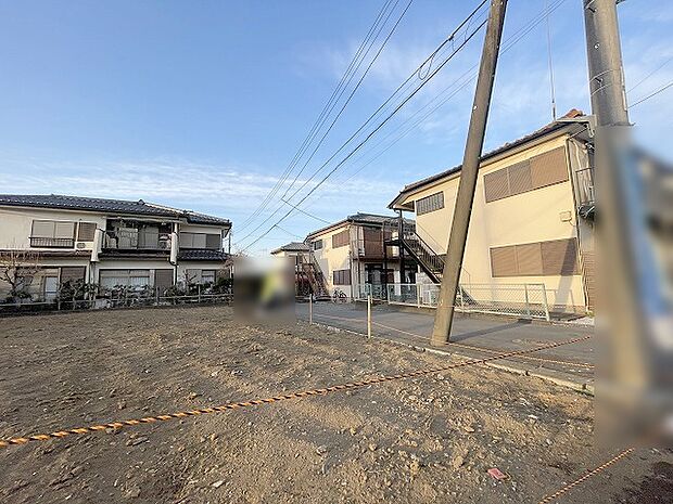 現地ご見学の際、スタッフが様々なご質問に対応いたします、周辺環境、前面道路、建築可能な建物について、ぜひご相談ください。