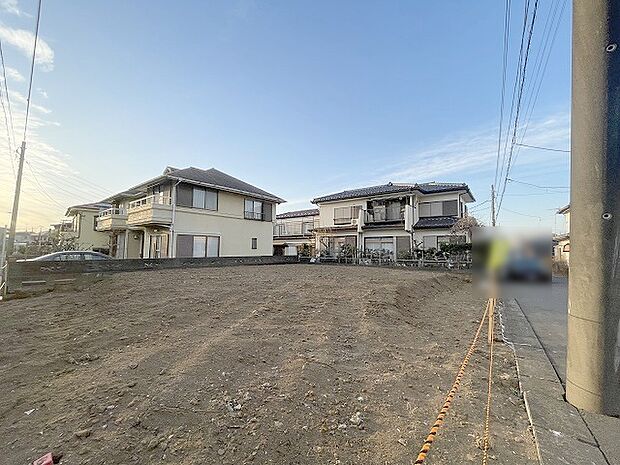 土地物件にはご確認頂くポイントがたくさんございます、土地だけのご見学の際もご遠慮せず、ぜひお気軽に担当スタッフにお申しつけくださいませ。