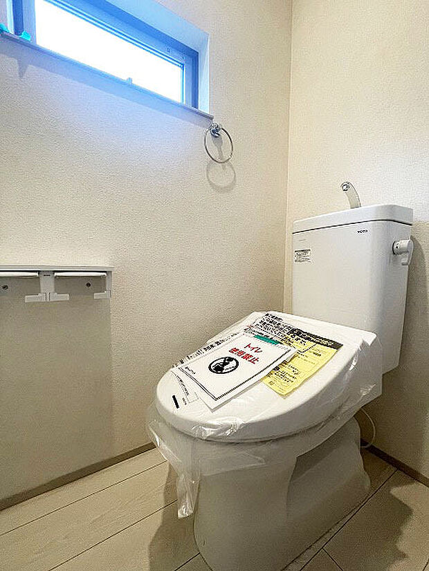 トイレにはウォシュレット機能を標準装備。 