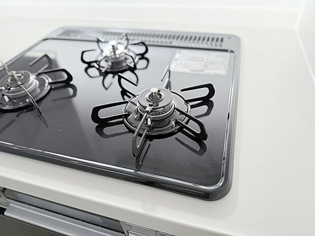 カウンターキッチンならではの開放的な見通し、全体が見渡せることでご家族の団欒スペースもより明るく笑顔が溢れる空間となります。 