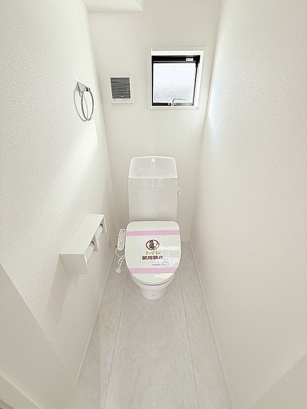 トイレにはウォシュレット機能を標準装備。 