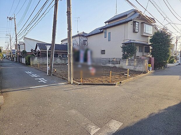 安心して暮らすことのできる住宅街。　住宅地の道路は一般に交通量が少なく車などの騒音が少ないため、住民にとって静かな生活環境が提供されます。 