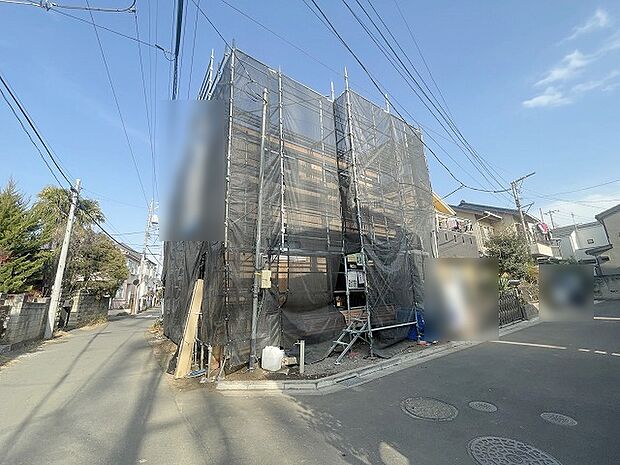 現在建物を建築中です、建築中の物件については現地確認の他、同施工会社の完成施工例のご案内、担当者のプレゼンテーションにてご検討ください。適切なご検討の方法をご説明させて頂きます。 