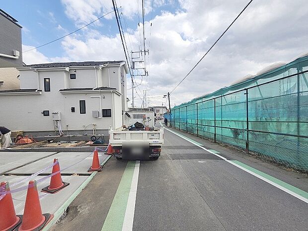 安心して暮らすことのできる住宅街。　住宅地の道路は一般に交通量が少なく車などの騒音が少ないため、住民にとって静かな生活環境が提供されます。 