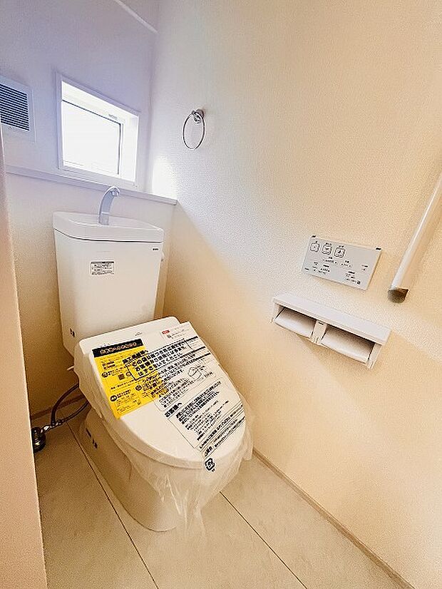 トイレにはウォシュレット機能を標準装備。 