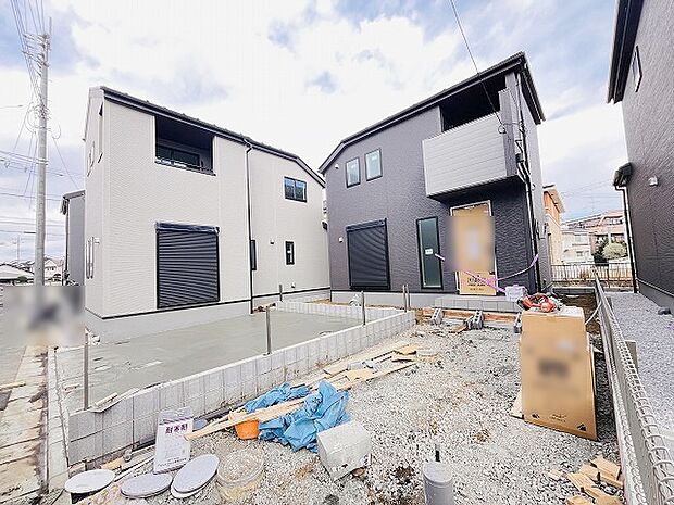 周辺の街並みの中で適度な主張、生活に溶け込むシンプルなデザインの外観が魅力の一戸建です。 