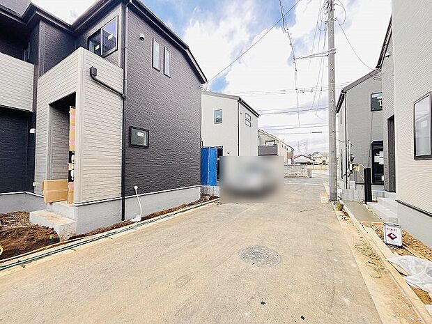 安心して暮らすことのできる住宅街。 住宅地の道路は一般に交通量が少なく車などの騒音が少ないため、住民にとって静かな生活環境が提供されます。