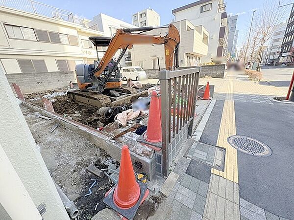現地ご見学の際、スタッフが様々なご質問に対応いたします、周辺環境、前面道路、建築可能な建物について、ぜひご相談ください。