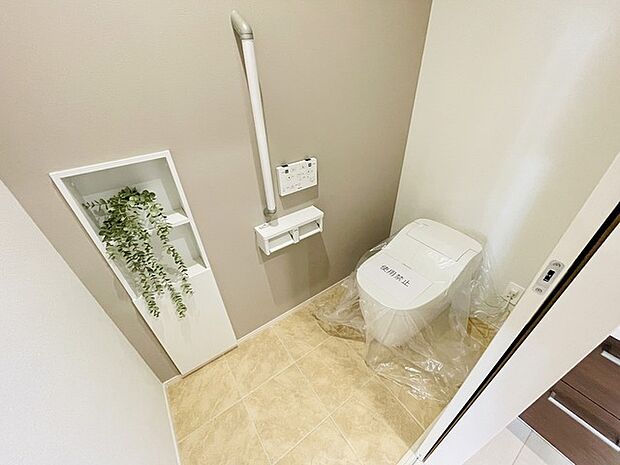 トイレにはウォシュレット機能を標準装備。 