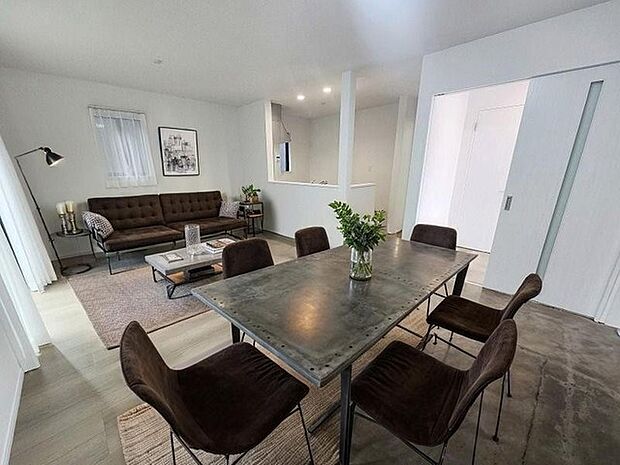 本画像はCGで作成しており、実際に現地に家具は置かれておりません。また、価格に家具は含まれておりません。 