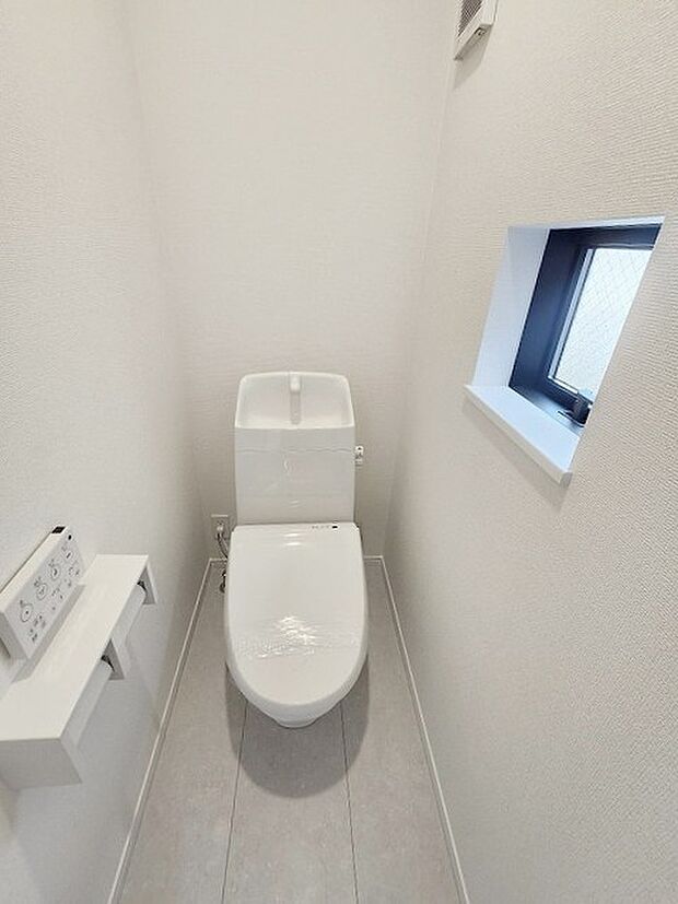 トイレにはウォシュレット機能を標準装備。